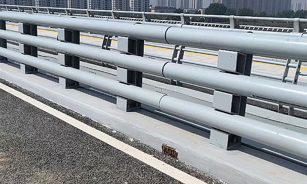 防撞護(hù)欄是需要進(jìn)行美觀的